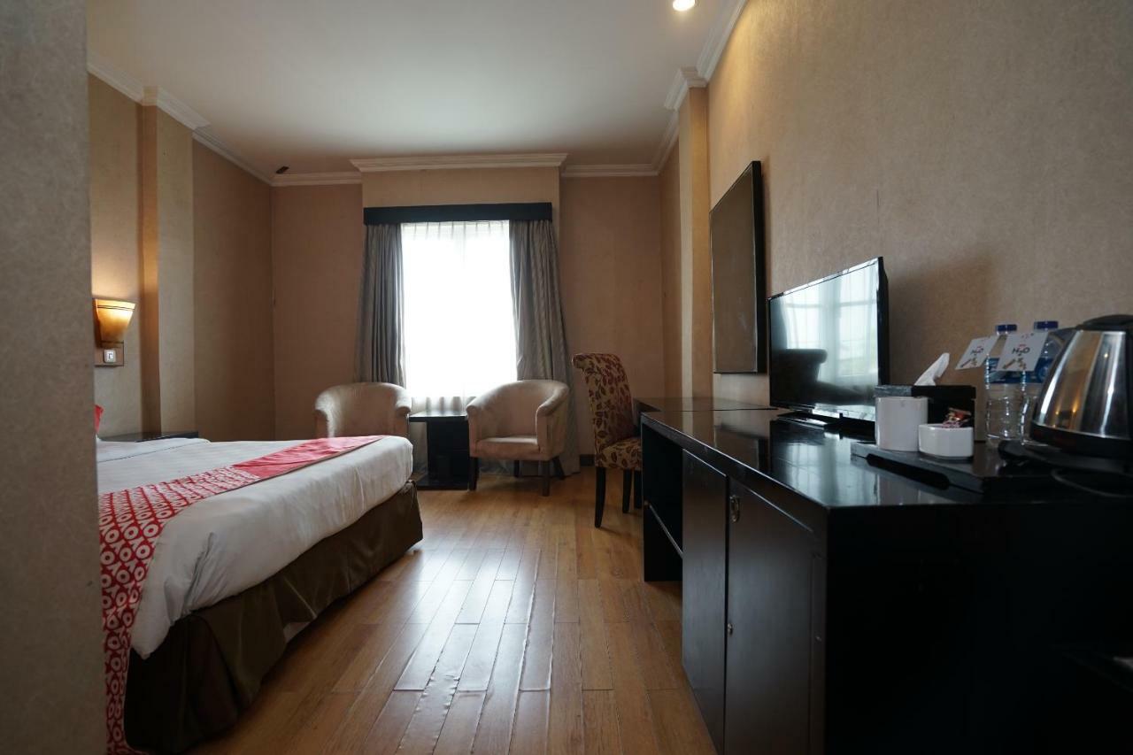 Capital O 1128 Hotel Imara Palembang Exterior foto